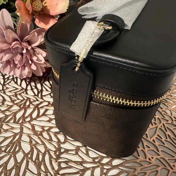 NWT Coach Signature Leather Cosmetic Case - Picture 9 of 16